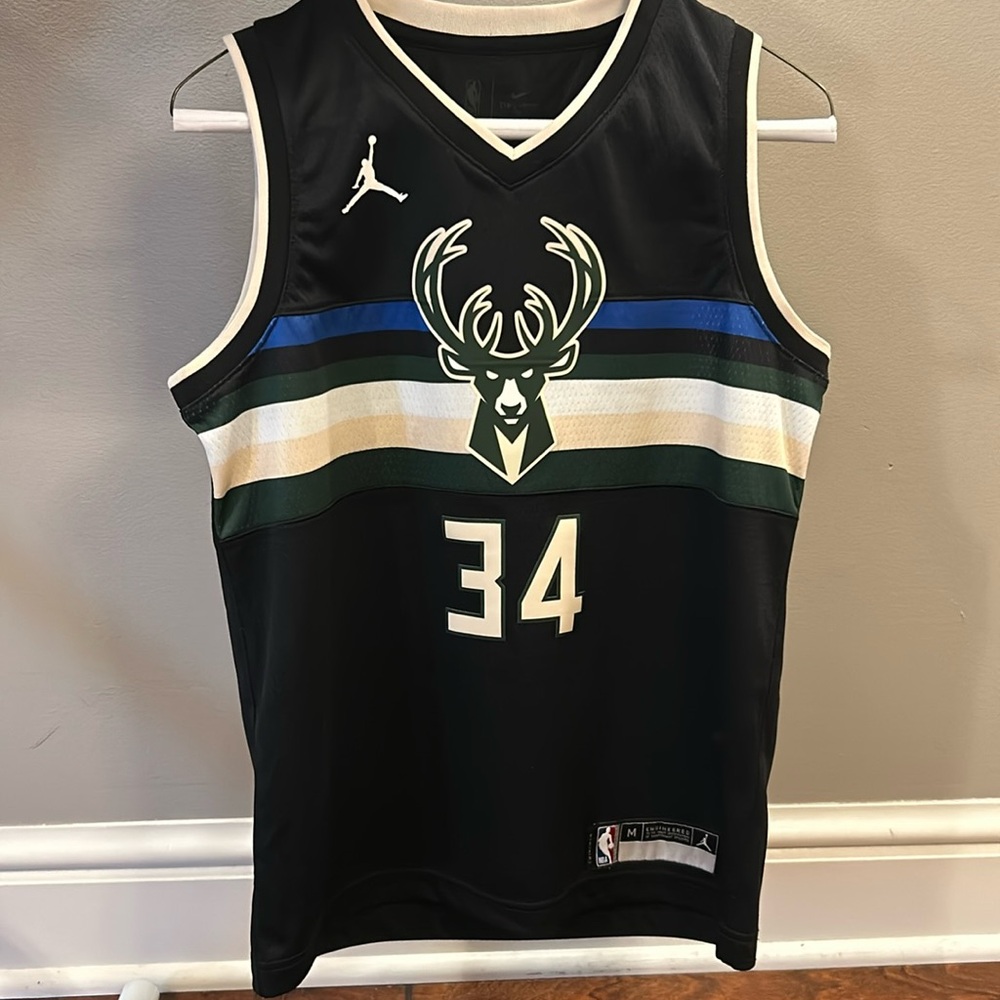 Giannis Antetokounmpo Bucks Youth M 2020/21 Swingman Jersey – Statement Edition